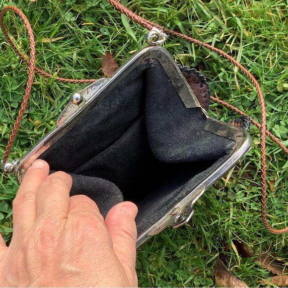 Vintage Art Nouveau Tooled Leather Purse - Picture 5 of 6